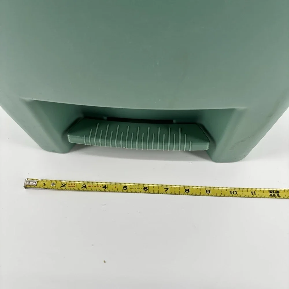 Rubbermaid vintage front